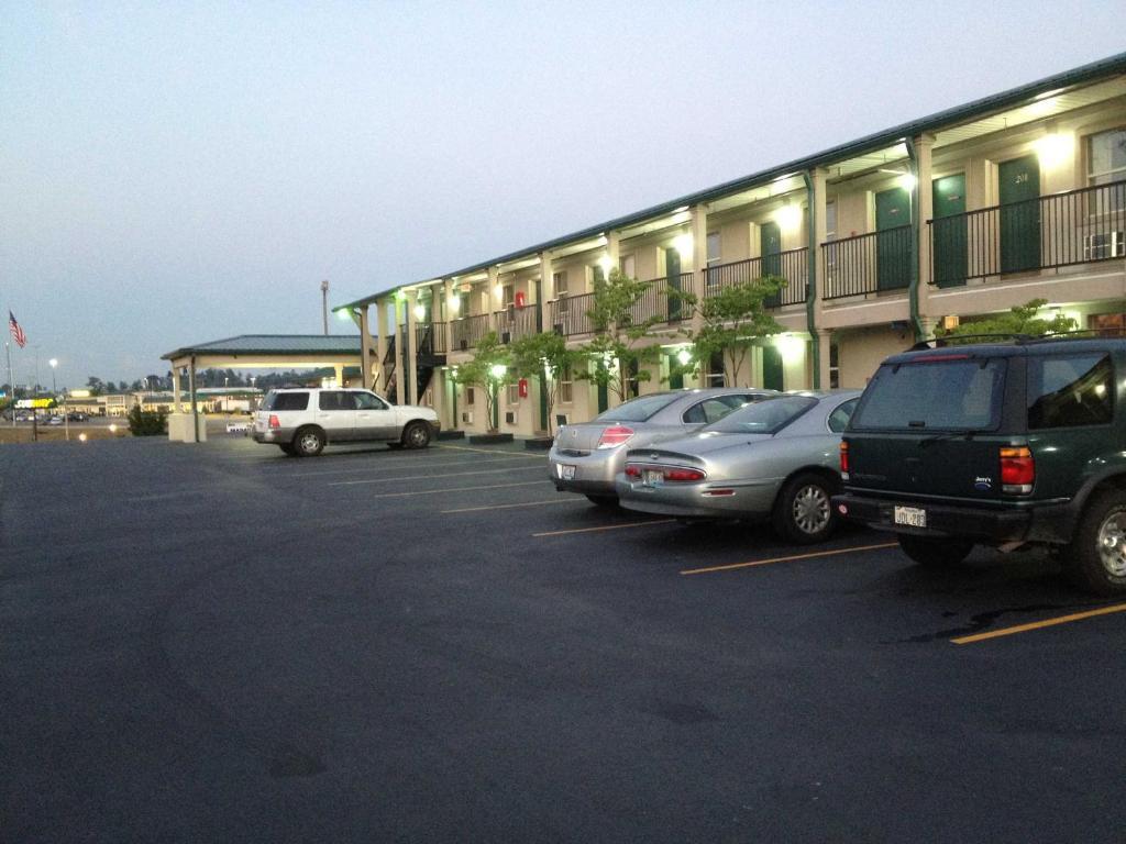Knights Inn Glade Spring Exterior photo