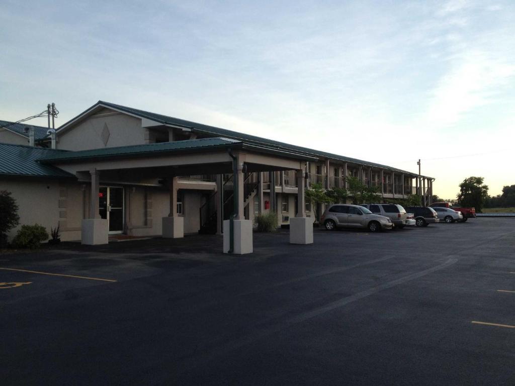 Knights Inn Glade Spring Exterior photo